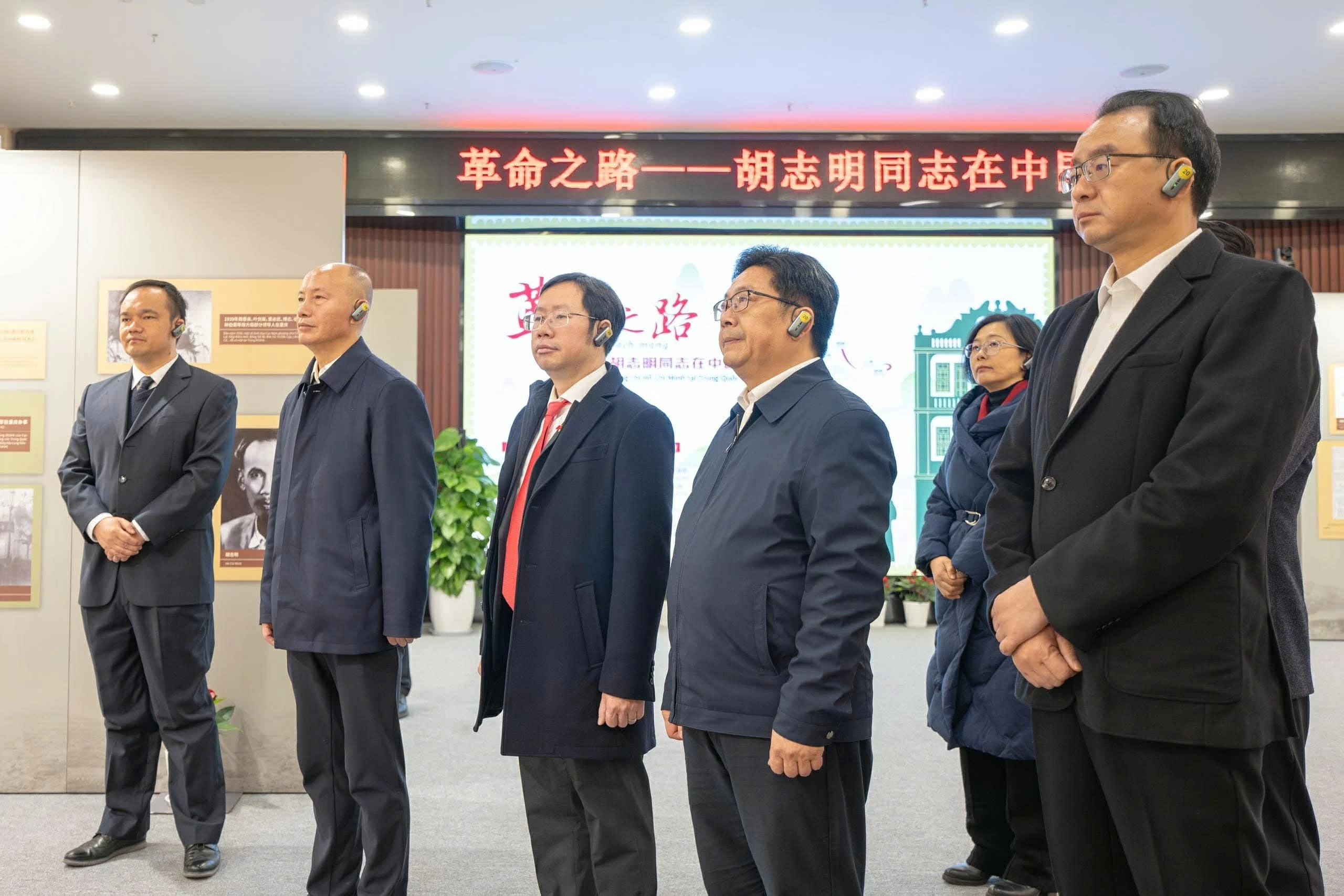 Khai mạc triển lãm chuyên đề Đường cách mạng - Đồng chí Hồ Chí Minh ở Trung Quốc tại thành phố Trùng Khánh Khai mạc triển lãm chuyên đề 'Đường cách mạng - Đồng chí Hồ Chí Minh ở Trung Quốc' tại thành phố Trùng Khánh