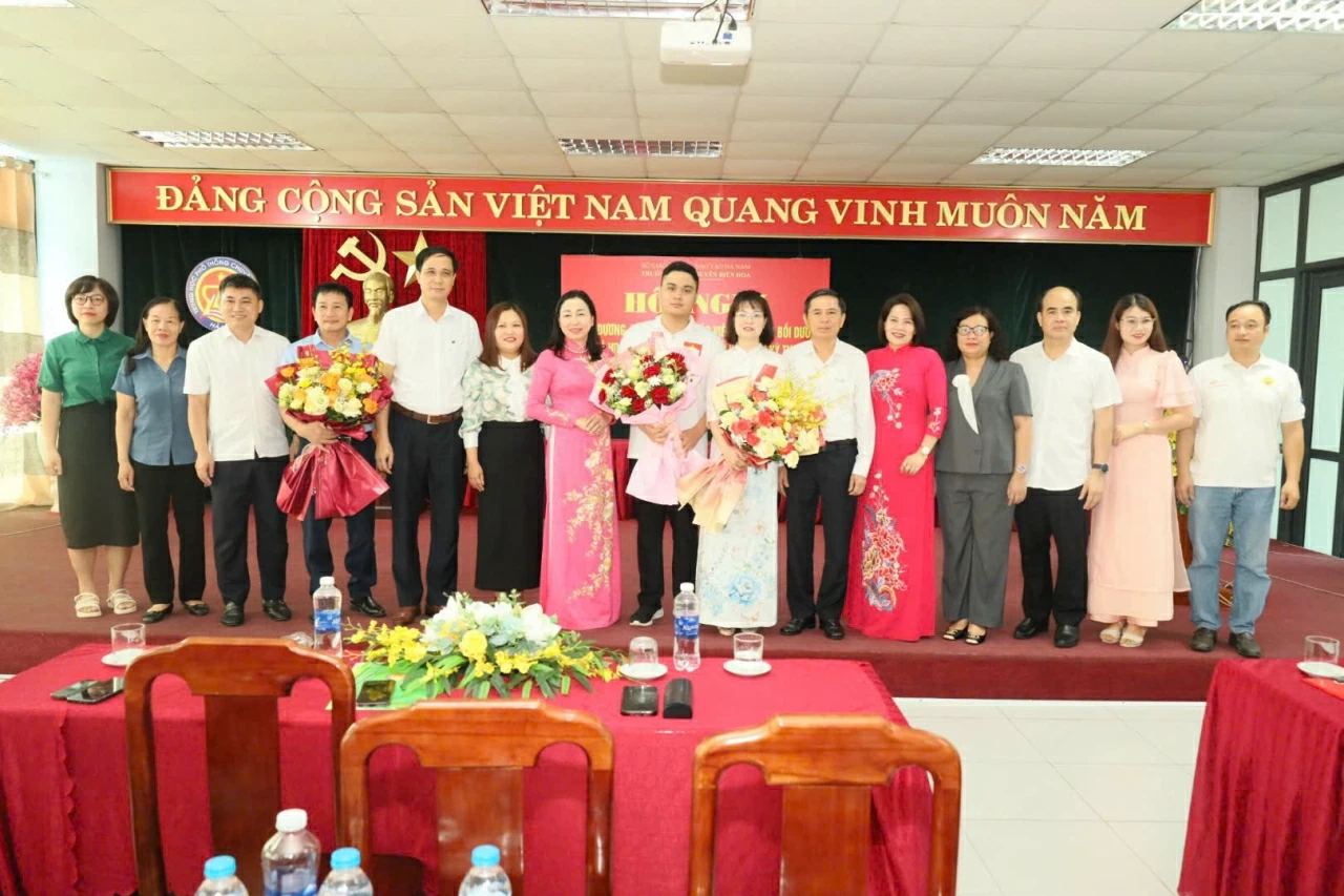 Trường THPT chuyên Biên Hòa (Ninh Bình): Hơn 60 năm xây dựng, phát triển và khẳng định vị thế trung tâm giáo dục mũi nhọn Trường THPT chuyên Biên Hòa (Ninh Bình): Hơn 60 năm xây dựng, phát triển và khẳng định vị thế trung tâm giáo dục mũi nhọn