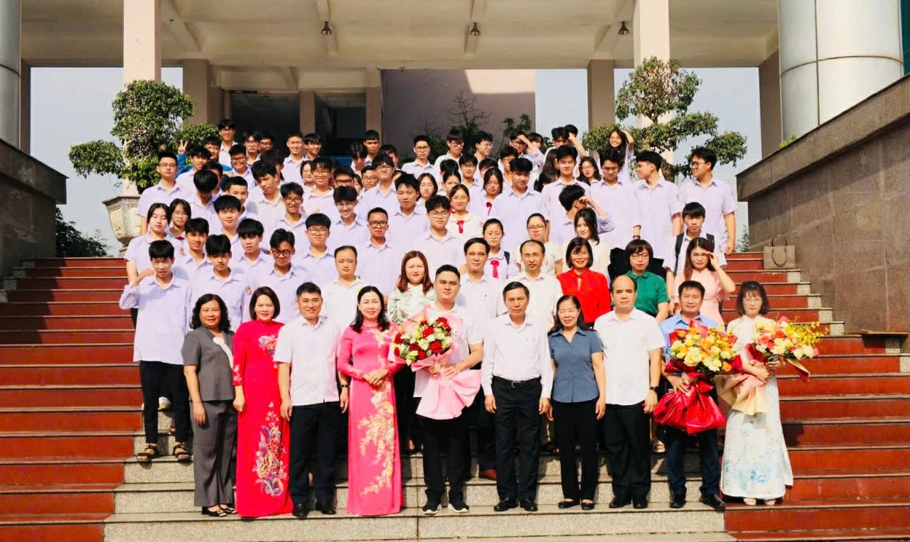Trường THPT chuyên Biên Hòa (Ninh Bình): Hơn 60 năm xây dựng, phát triển và khẳng định vị thế trung tâm giáo dục mũi nhọn Trường THPT chuyên Biên Hòa (Ninh Bình): Hơn 60 năm xây dựng, phát triển và khẳng định vị thế trung tâm giáo dục mũi nhọn