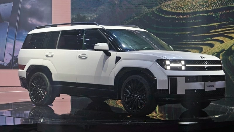 Giá xe Hyundai Santa Fe Hybrid chỉ còn khoảng 1,319 tỷ đồng. Giá xe Hyundai Santa Fe Hybrid chỉ còn khoảng 1,319 tỷ đồng.