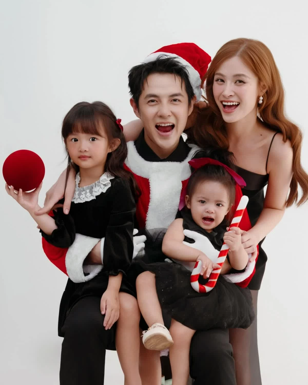 NSND Thu Hà và loạt sao Việt rộn ràng đón Giáng sinh