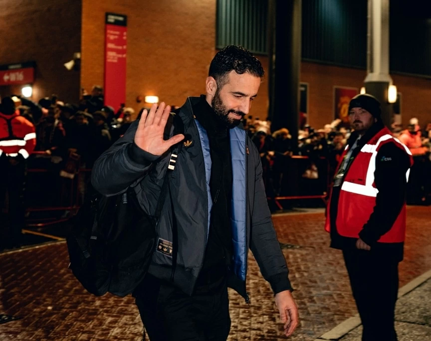 Tiếp Newcastle, Man Utd mất Fernandes và Mainoo