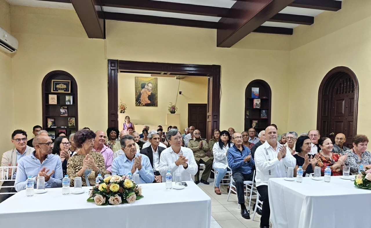 Gặp mặt cựu cán bộ, chuyên gia Cuba gắn bó với Việt Nam Gặp mặt cựu cán bộ, chuyên gia Cuba gắn bó với Việt Nam