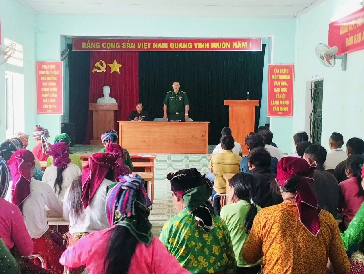 Hành trình thắp sáng tri thức của người thầy quân hàm xanh