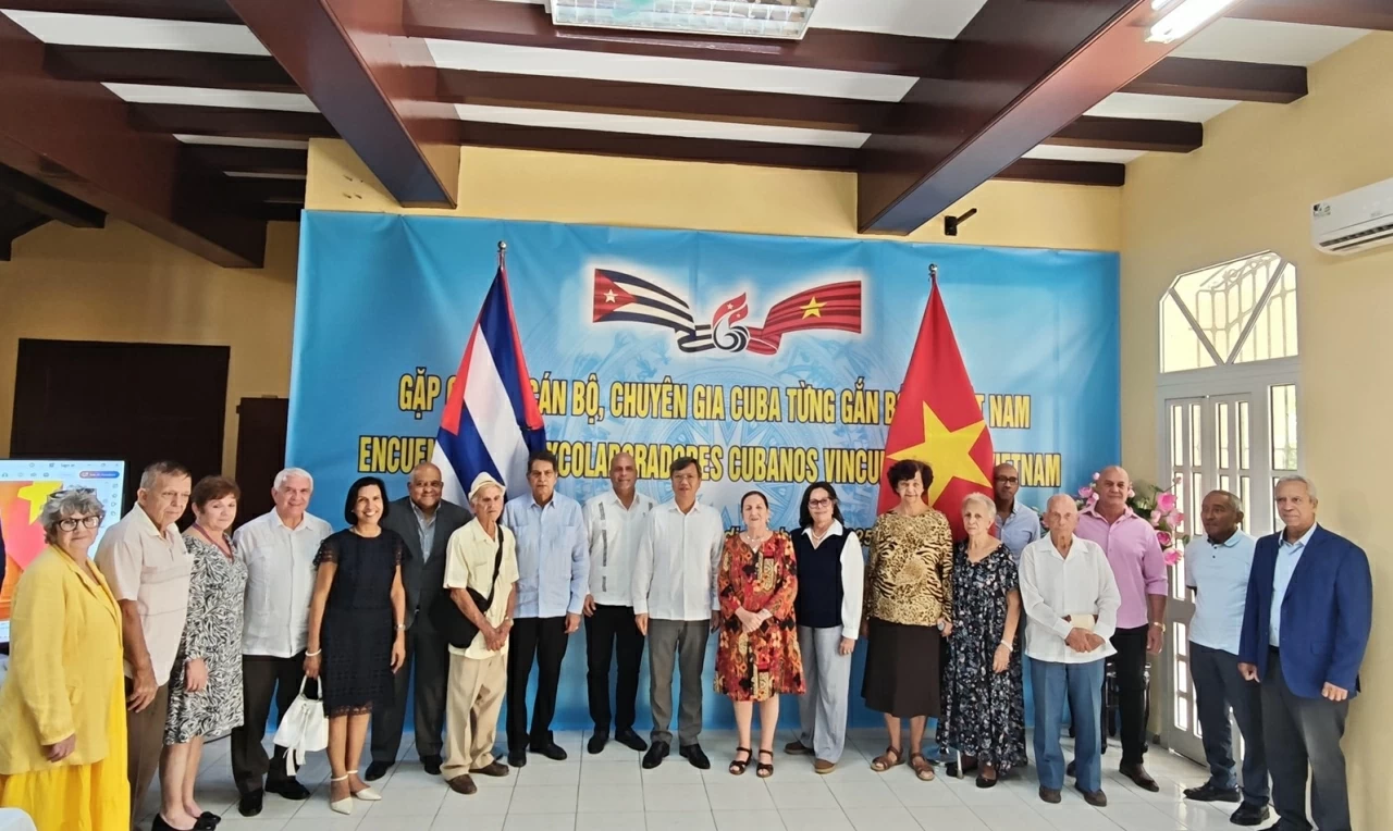 Gặp mặt cựu cán bộ, chuyên gia Cuba gắn bó với Việt Nam Gặp mặt cựu cán bộ, chuyên gia Cuba gắn bó với Việt Nam