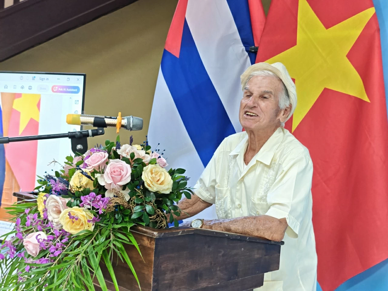 Gặp mặt cựu cán bộ, chuyên gia Cuba gắn bó với Việt Nam Gặp mặt cựu cán bộ, chuyên gia Cuba gắn bó với Việt Nam