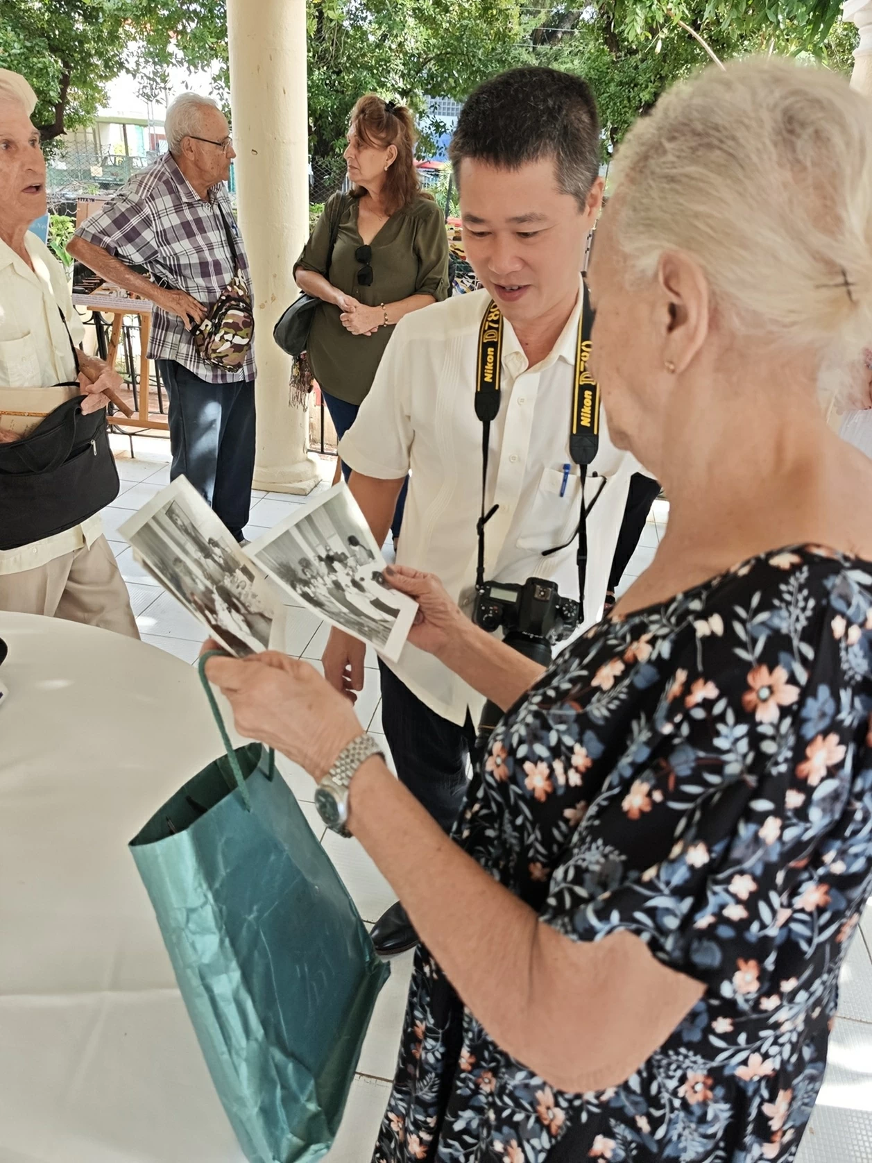 Gặp mặt cựu cán bộ, chuyên gia Cuba gắn bó với Việt Nam Gặp mặt cựu cán bộ, chuyên gia Cuba gắn bó với Việt Nam