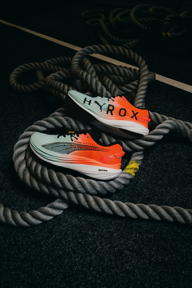 Giày chạy PUMA x HYROX Deviate NITRO™ 3, sản xuất tại Việt Nam. Deviate 3 HYROX là dòng giày chạy siêu nhanh và độ phản hồi lực cực cao dành cho mọi vận động viên và người tham gia HYROX.