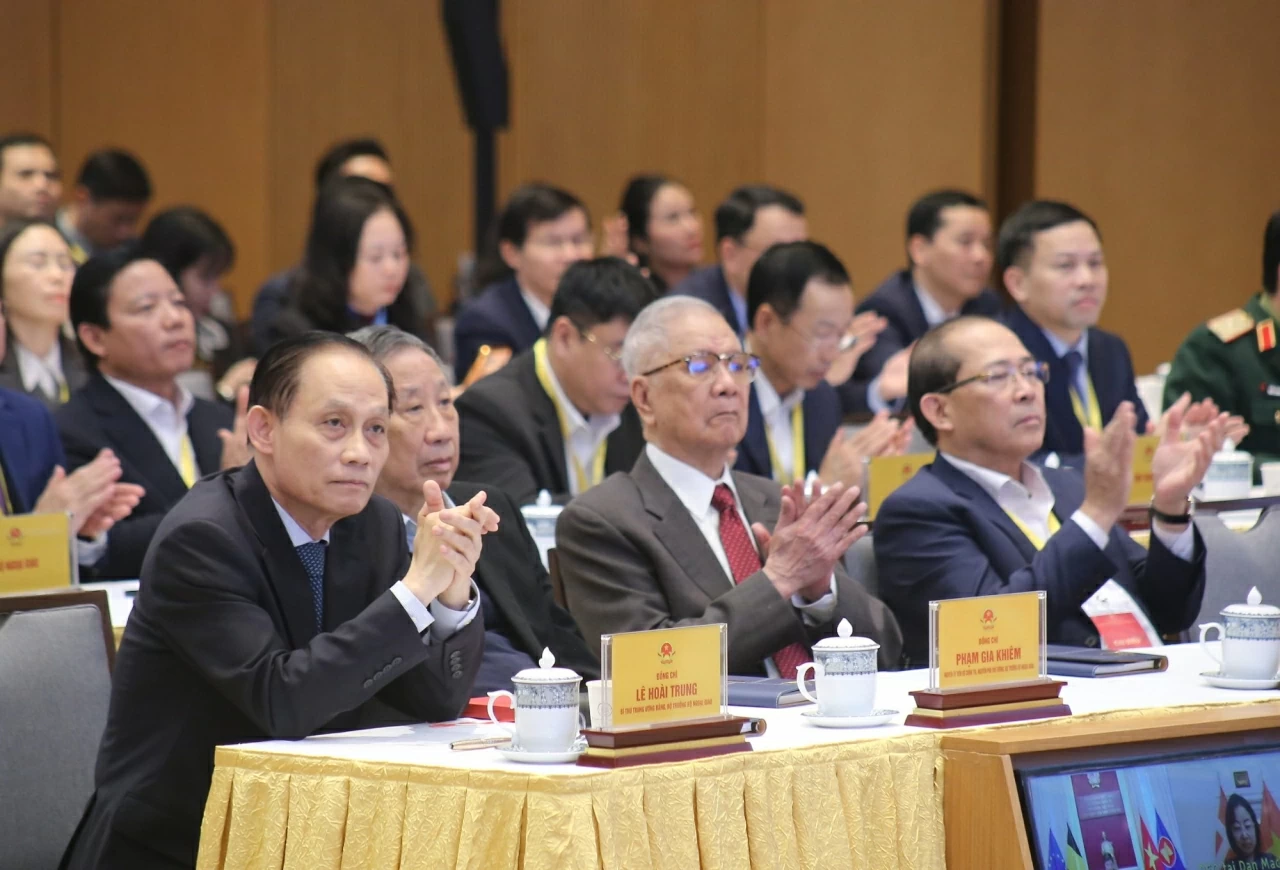 Hội nghị có sự tham dự của các đồng chí lãnh đạo, nguyên lãnh đạo Bộ Ngoại giao. (Ảnh: Thành Long)