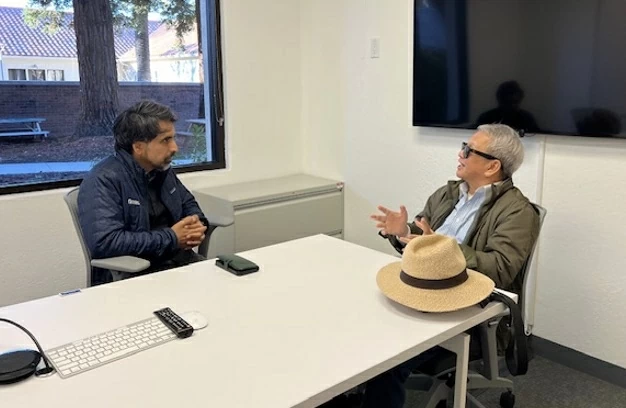 Nhà giáo dục toàn cầu Sal Khan trao đổi với nhà sáng lập chương trình Khan Academy Vietnam.