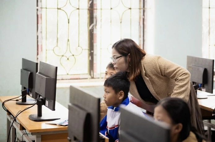Giáo viên sử dụng hiệu quả AI sẽ đặt nền móng quan trọng trong tiến trình chuyển đổi số giáo dục. Giáo viên sử dụng hiệu quả AI sẽ đặt nền móng quan trọng trong tiến trình chuyển đổi số giáo dục.