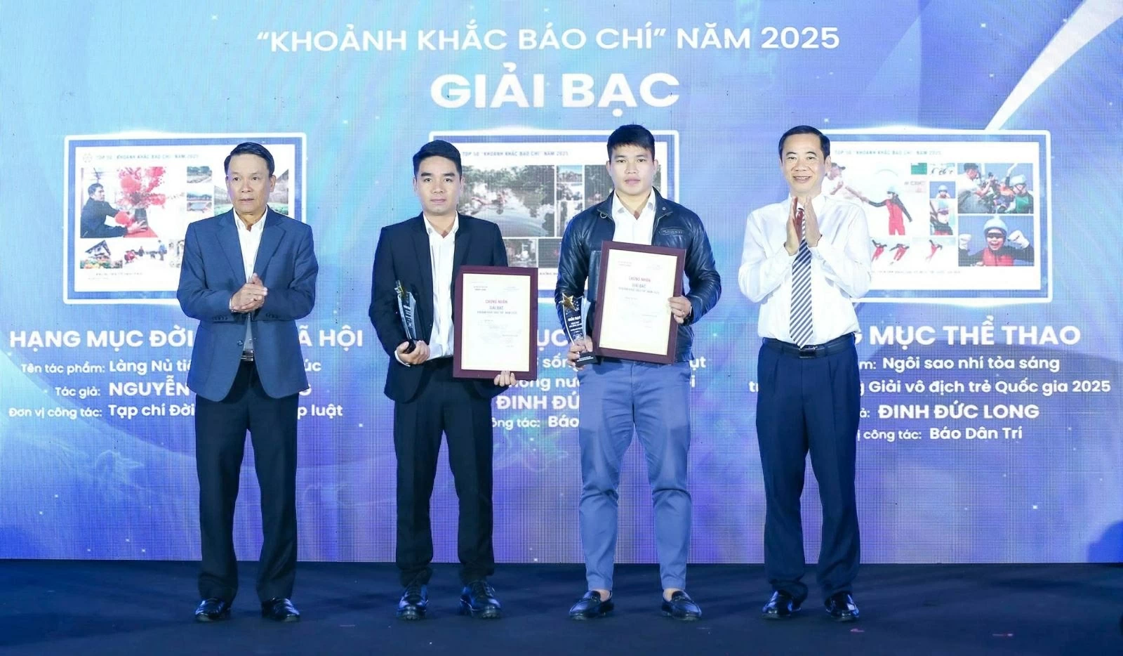 Ông Nguyễn Thái Học, Phó Bí thư Đảng ủy Mặt trận Tổ Quốc, các đoàn thể Trung ương và ông Nguyễn Đức Lợi, nguyên Uỷ viên Trung ương Đảng, Phó Chủ tịch Thường trực Hội Nhà báo Việt Nam trao Giải Bạc c
