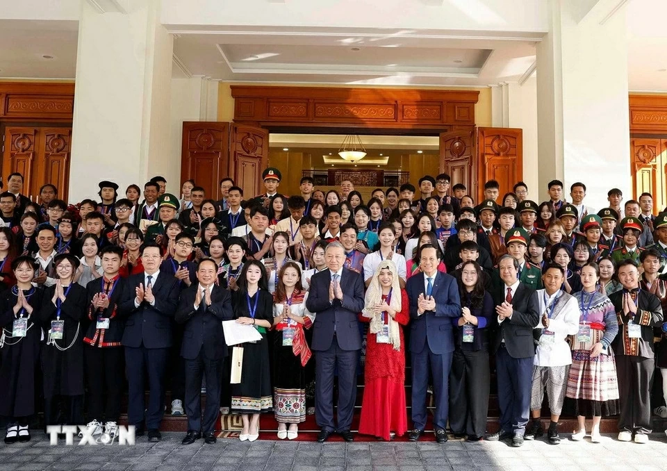 Tổng Bí thư Tô Lâm gặp mặt học sinh, sinh viên, thanh niên dân tộc thiểu số xuất sắc, tiêu biểu Tổng Bí thư Tô Lâm gặp mặt học sinh, sinh viên, thanh niên dân tộc thiểu số xuất sắc, tiêu biểu