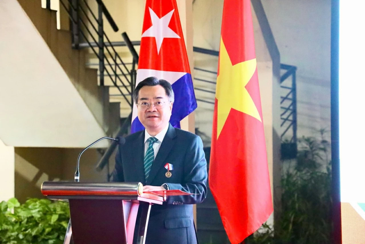 Cuba trao tặng Huân chương Hữu nghị cho Trưởng Ban Chính sách, chiến lược Trung ương Nguyễn Thanh Nghị