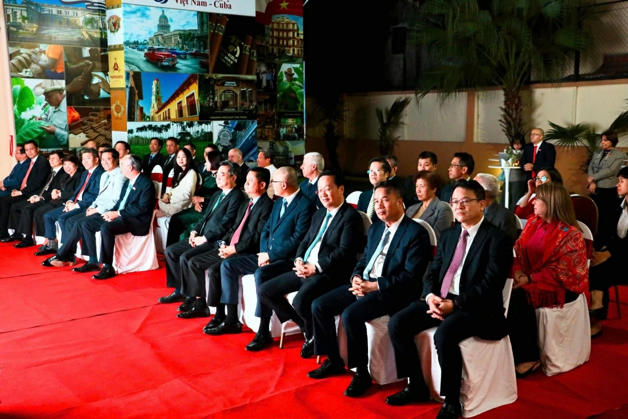 Cuba trao tặng Huân chương Hữu nghị cho Trưởng Ban Chính sách, chiến lược Trung ương Nguyễn Thanh Nghị