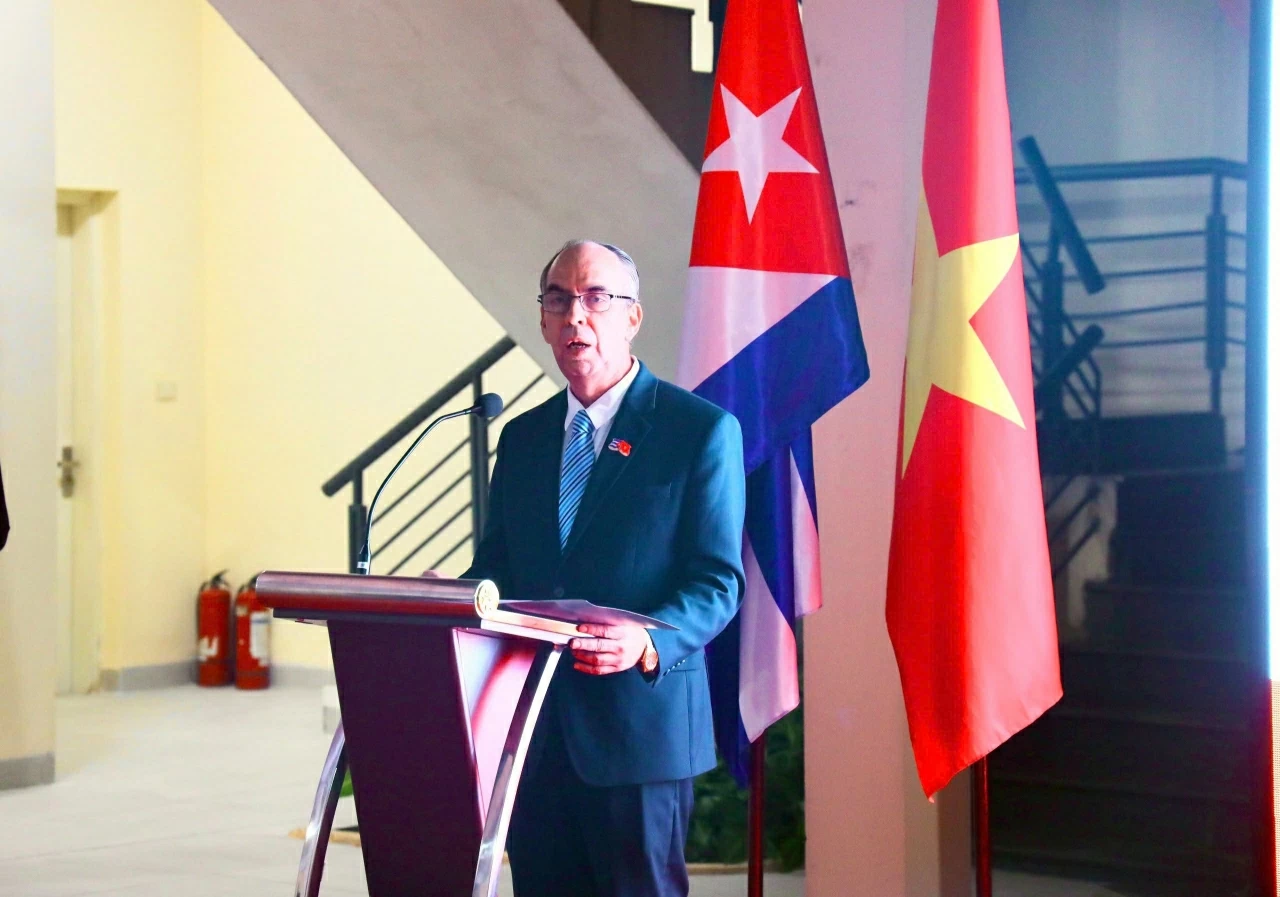Cuba trao tặng Huân chương Hữu nghị cho Trưởng Ban Chính sách, chiến lược Trung ương Nguyễn Thanh Nghị Cuba trao tặng Huân chương Hữu nghị cho Trưởng Ban Chính sách, chiến lược Trung ương Nguyễn Thanh Nghị