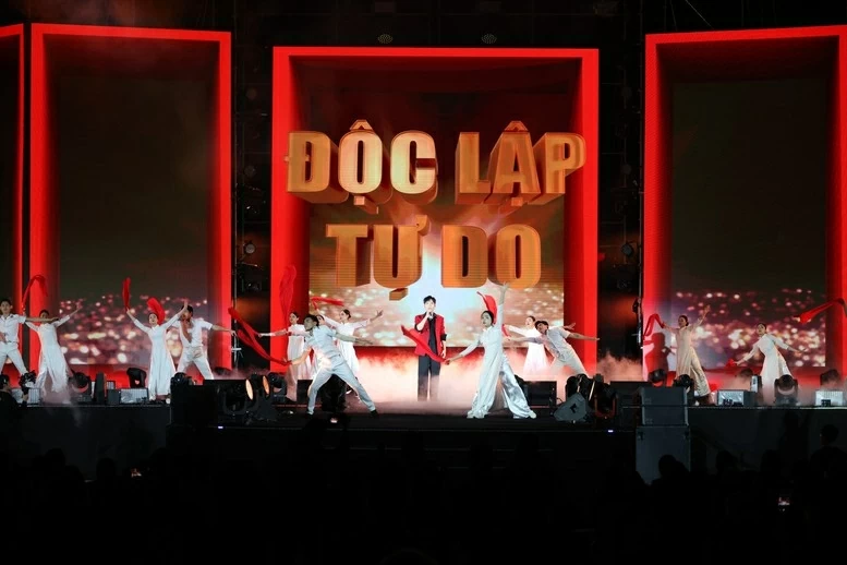Đêm nhạc thể hiện sự tri ân sâu sắc đối với lịch sử dân tộc. (Nguồn: VGP) Đêm nhạc thể hiện sự tri ân sâu sắc đối với lịch sử dân tộc. (Nguồn: VGP)