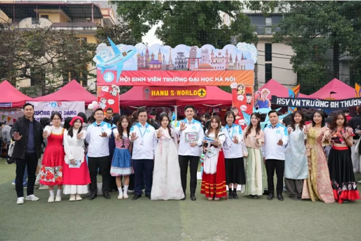 Sự kiện dễ ra trong không khí tưng bừng, đón chào ngày hội lớn của sinh viên cả nước. (Ảnh: Trọng Nghĩa) Sự kiện dễ ra trong không khí tưng bừng, đón chào ngày hội lớn của sinh viên cả nước. (Ảnh: Trọng Nghĩa)
