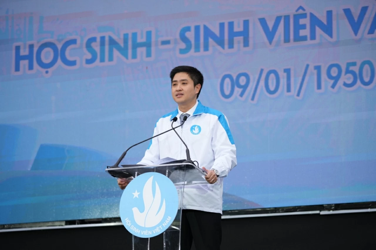 Phó Chủ tịch Hội Sinh viên Việt Nam Lâm Tùng phát biểu tại buổi lễ. (Ảnh: Trọng Nghĩa)