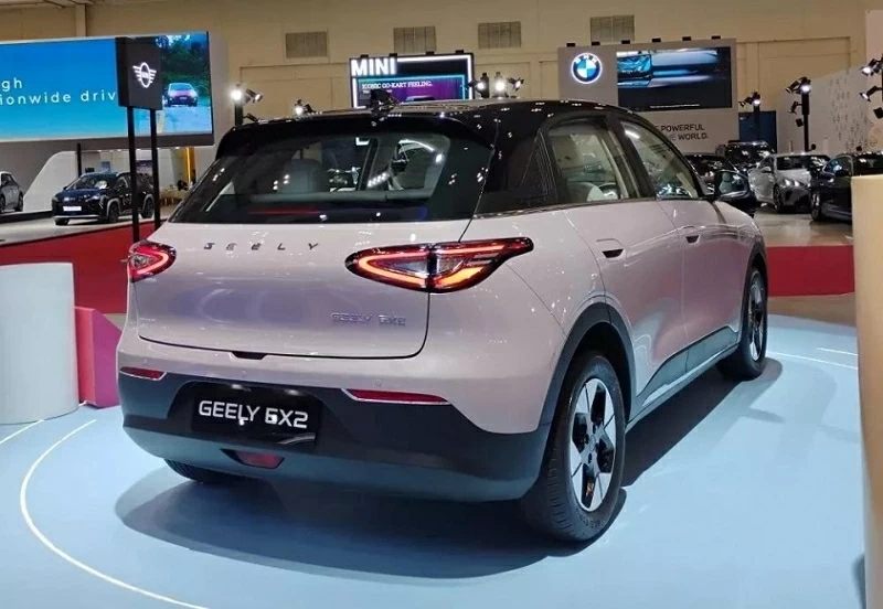 Theo kế hoạch từ Geely, EX2 dự kiến sẽ được giới thiệu tại thị trường Việt Nam vào năm 2026.