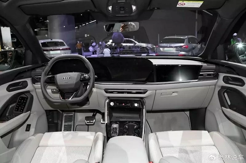 Khoang nội thất của Audi Q5L 2026 tiếp tục duy trì bố cục hiện đại, lấy công nghệ làm trung tâm. Khoang nội thất của Audi Q5L 2026 tiếp tục duy trì bố cục hiện đại, lấy công nghệ làm trung tâm.