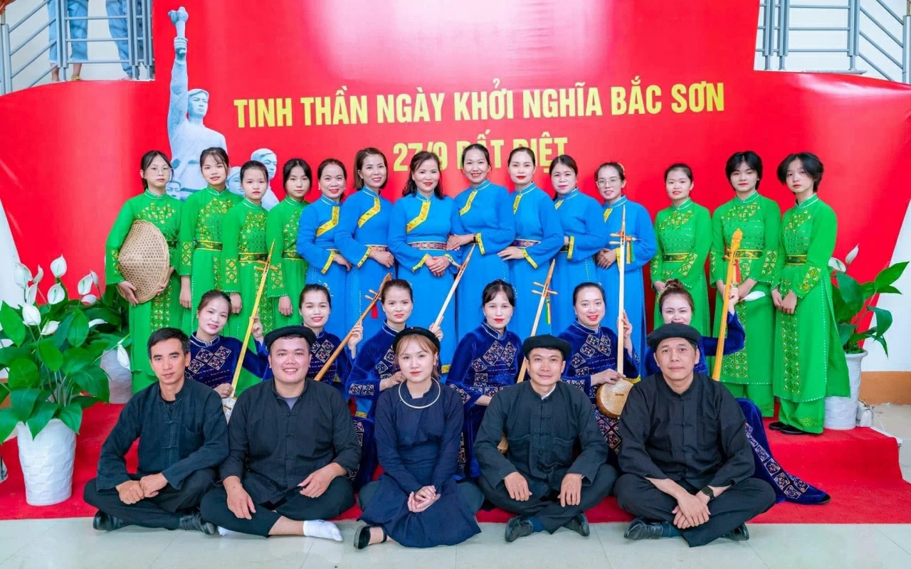 báo in: Tuổi trẻ Lạng Sơn trên hành trình bảo tồn và phát triển Then