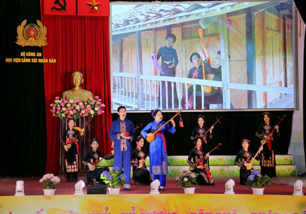 báo in: Tuổi trẻ Lạng Sơn trên hành trình bảo tồn và phát triển Then