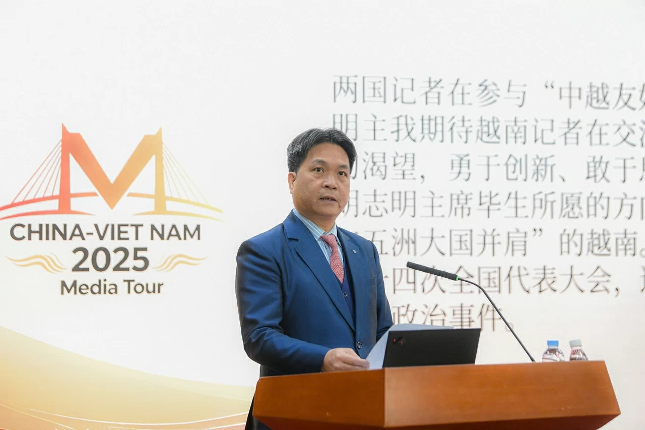 Giao lưu hữu nghị, vun đắp tương lai Việt-Trung Giao lưu hữu nghị, vun đắp tương lai Việt-Trung