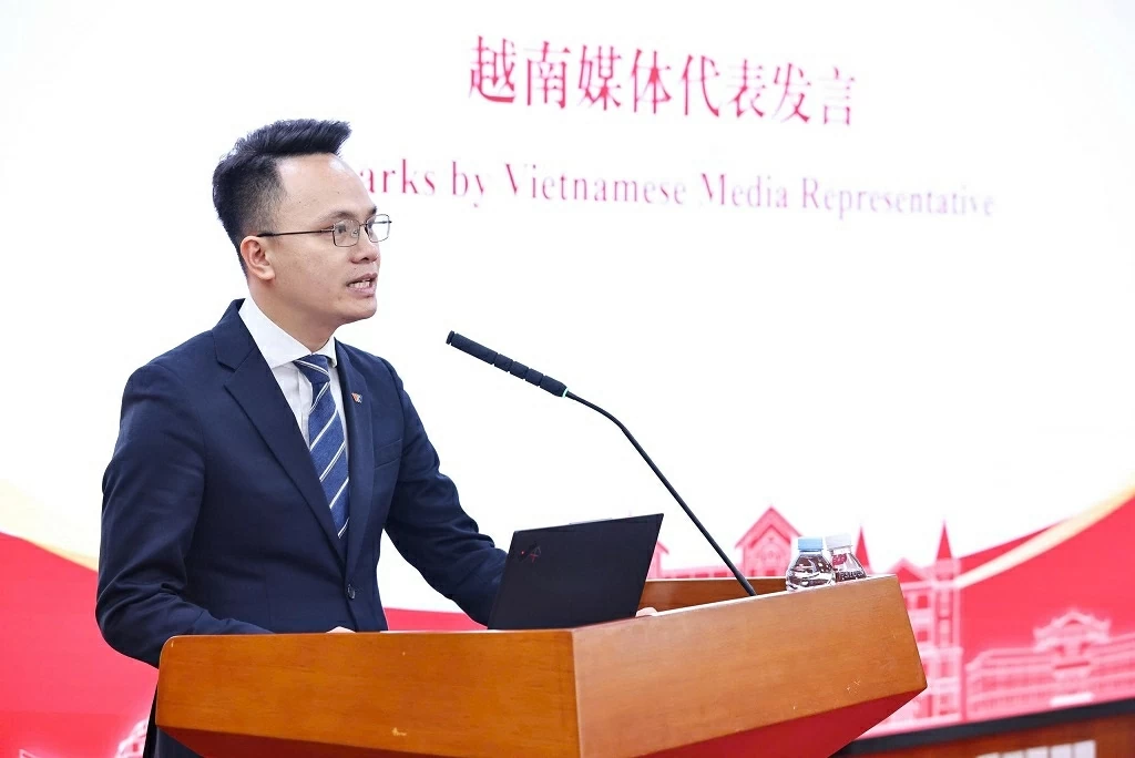 Giao lưu hữu nghị, vun đắp tương lai Việt-Trung Giao lưu hữu nghị, vun đắp tương lai Việt-Trung