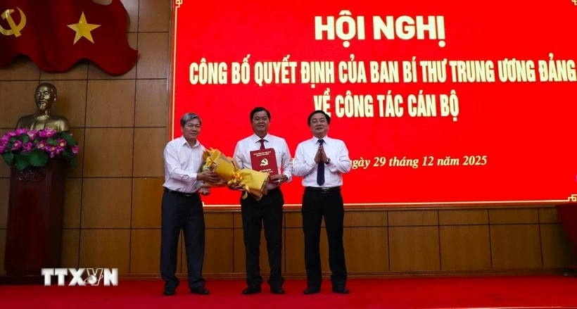 Tỉnh uỷ Tây Ninh tổ chức Hội nghị công bố quyết định của Ban Bí thư về công tác cán bộ Tỉnh uỷ Tây Ninh tổ chức Hội nghị công bố quyết định của Ban Bí thư về công tác cán bộ