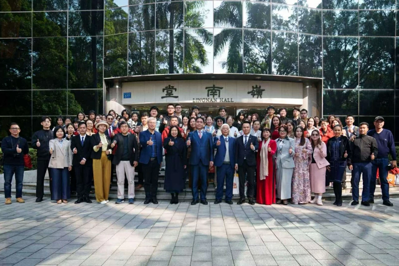 Giao lưu hữu nghị, vun đắp tương lai Việt-Trung Giao lưu hữu nghị, vun đắp tương lai Việt-Trung