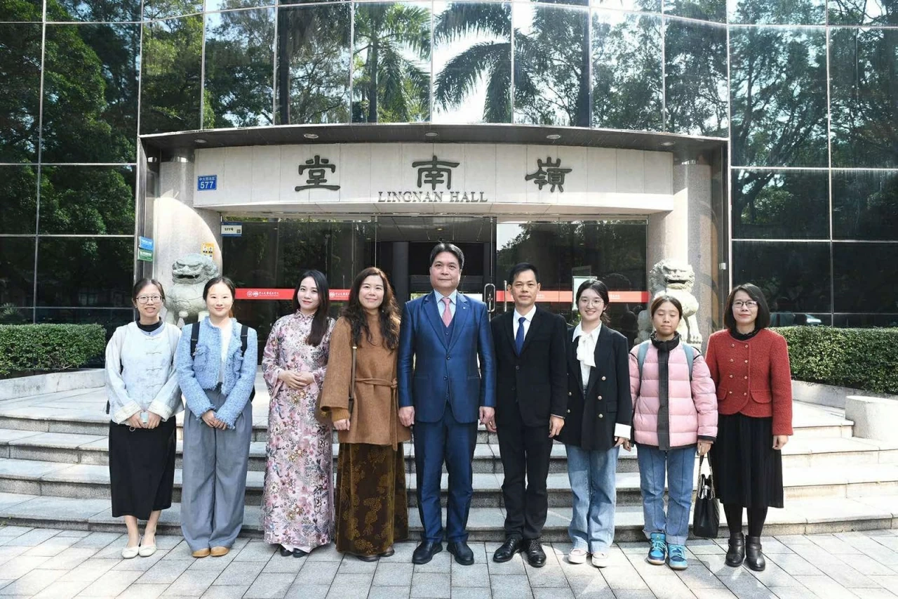 Giao lưu hữu nghị, vun đắp tương lai Việt-Trung Giao lưu hữu nghị, vun đắp tương lai Việt-Trung