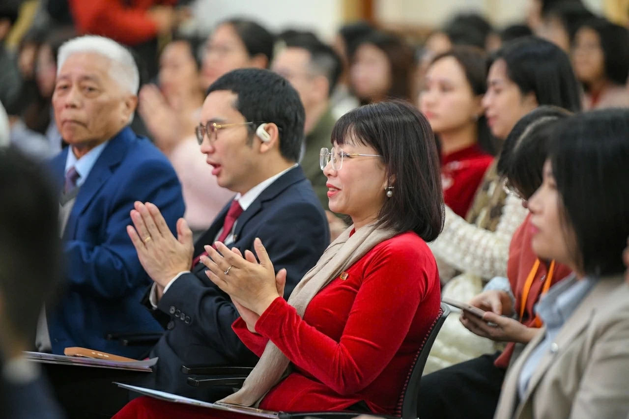 Giao lưu hữu nghị, vun đắp tương lai Việt-Trung Giao lưu hữu nghị, vun đắp tương lai Việt-Trung