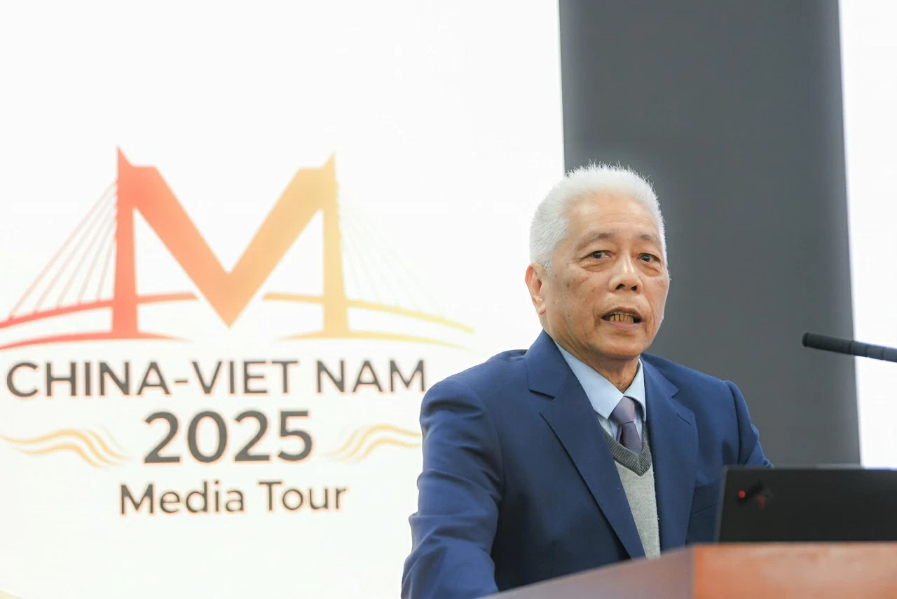 Giao lưu hữu nghị, vun đắp tương lai Việt-Trung Giao lưu hữu nghị, vun đắp tương lai Việt-Trung