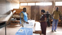 CH Trung Phi bước tới 'cột mốc lịch sử', Guinea tiến đến điểm then chốt trong tiến trình chuyển tiếp