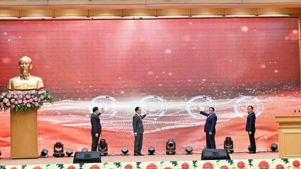 Thủ tướng Phạm Minh Chính bấm nút khai trương Cơ sở dữ liệu quốc gia về điều ước quốc tế