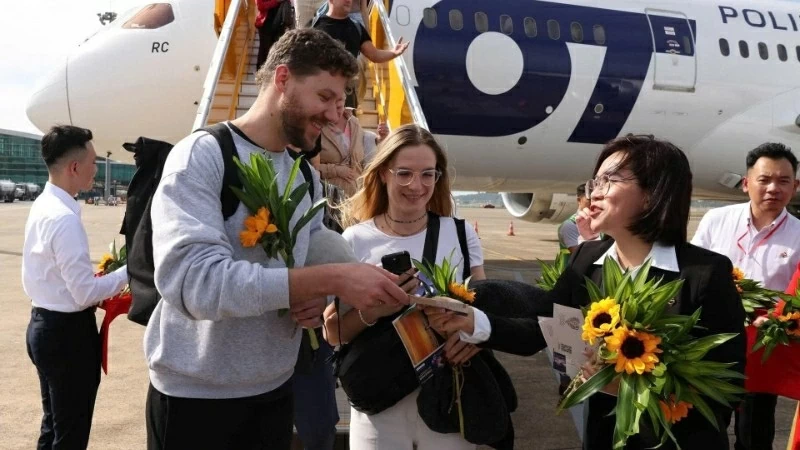 Chào mừng khách quốc tế đến Phú Quốc trong lễ đón vị khách quốc tế thứ 20 triệu đến Việt Nam. (Ảnh: Công Đạt) Chào mừng khách quốc tế đến Phú Quốc trong lễ đón vị khách quốc tế thứ 20 triệu đến Việt Nam. (Ảnh: Công Đạt)