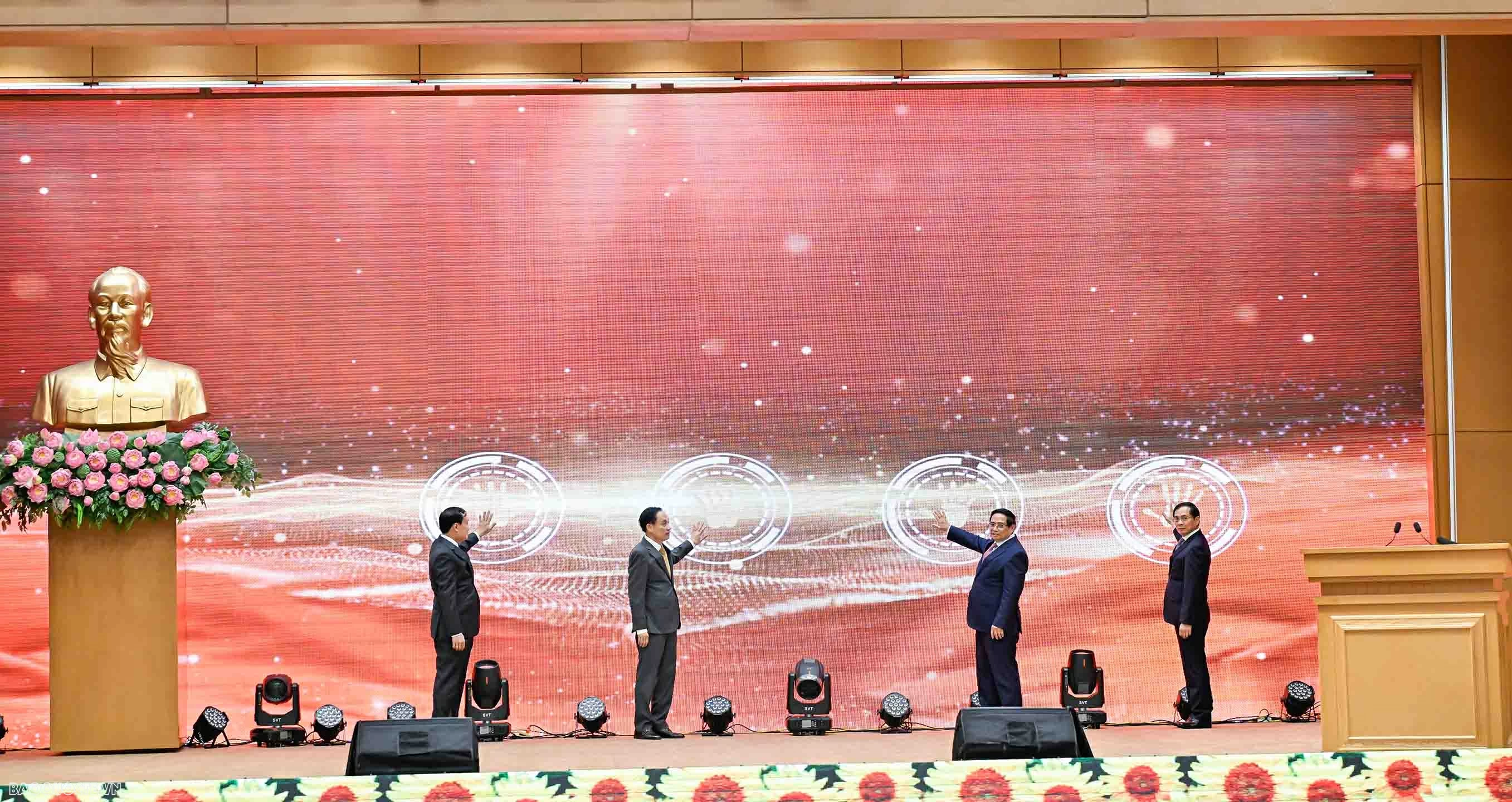 Thủ tướng Phạm Minh Chính bấm nút khai trương Cơ sở dữ liệu quốc gia về điều ước quốc tế Thủ tướng Phạm Minh Chính bấm nút khai trương Cơ sở dữ liệu quốc gia về điều ước quốc tế