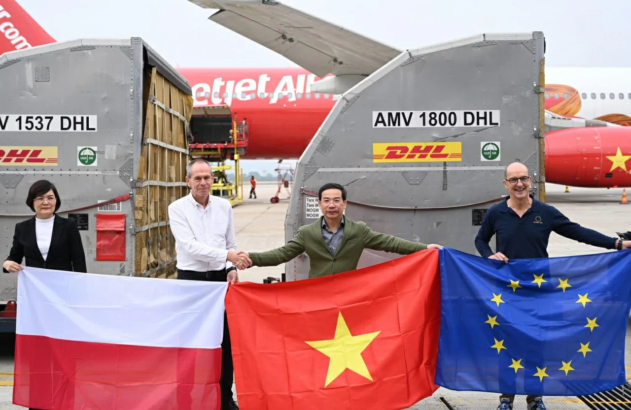 Ba Lan viện trợ cho Việt Nam 7 tấn hàng hỗ trợ khắc phục hậu quả bão lụt