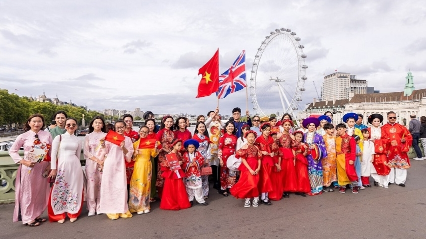 Khi kiều bào kể chuyện Việt Nam ra thế giới