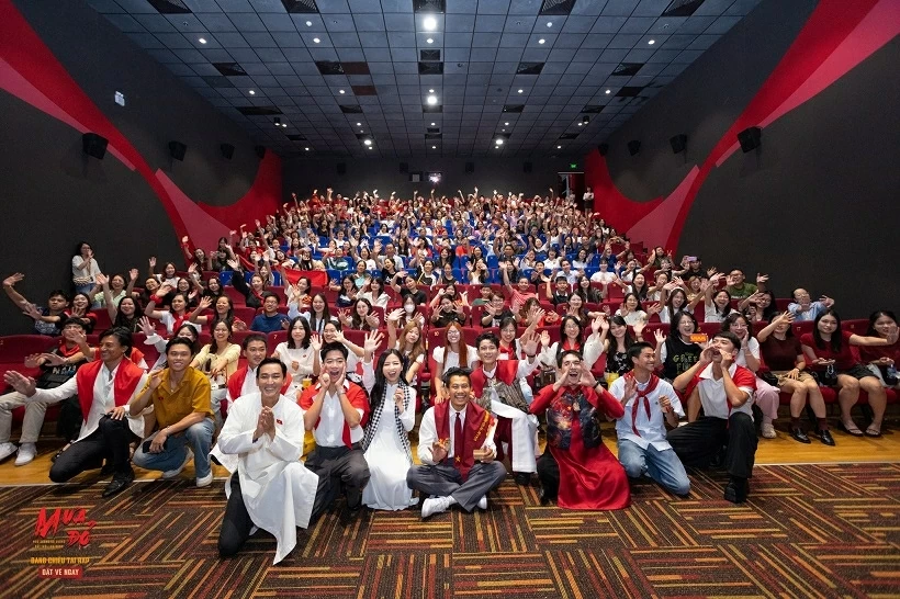 12.1: Bức tranh văn hóa với những gam màu tươi sáng 12.1: Bức tranh văn hóa với những gam màu tươi sáng