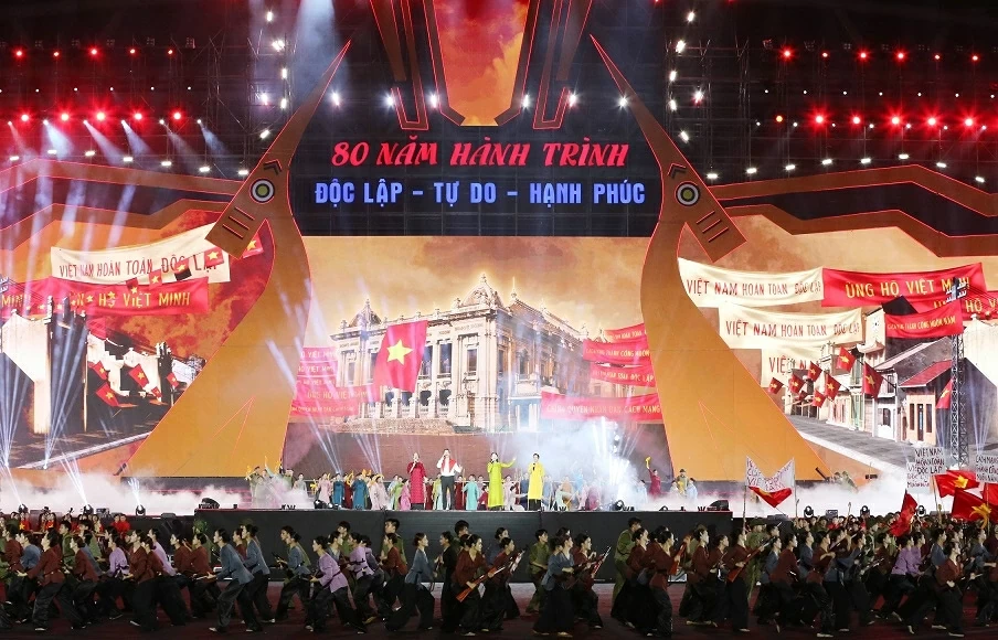 12.1: Bức tranh văn hóa với những gam màu tươi sáng