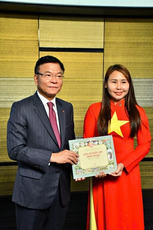 7.1: Khi kiều bào kể câu chuyện Việt Nam với thế giới 7.1: Khi kiều bào kể câu chuyện Việt Nam với thế giới