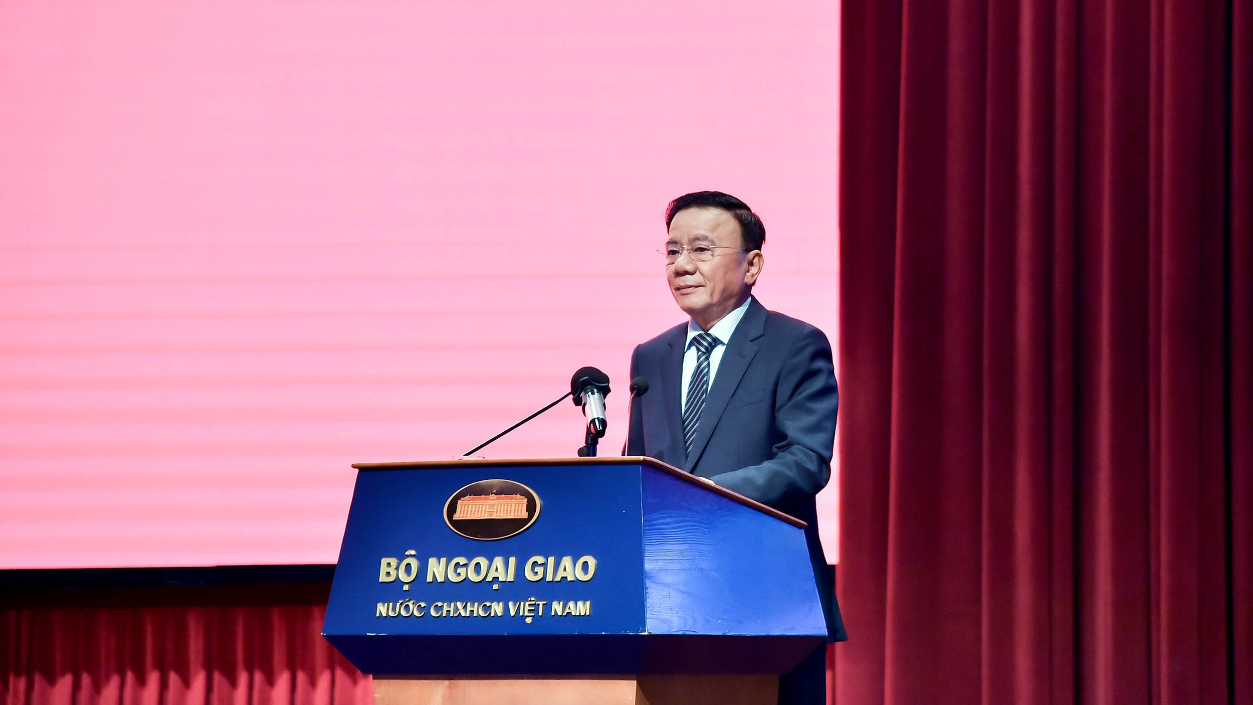 Thường trực Ban Bí thư Trần Cẩm Tú: Cần coi đối ngoại nhân dân là khâu trọng yếu trong chiến lược bảo vệ và phát triển đất nước