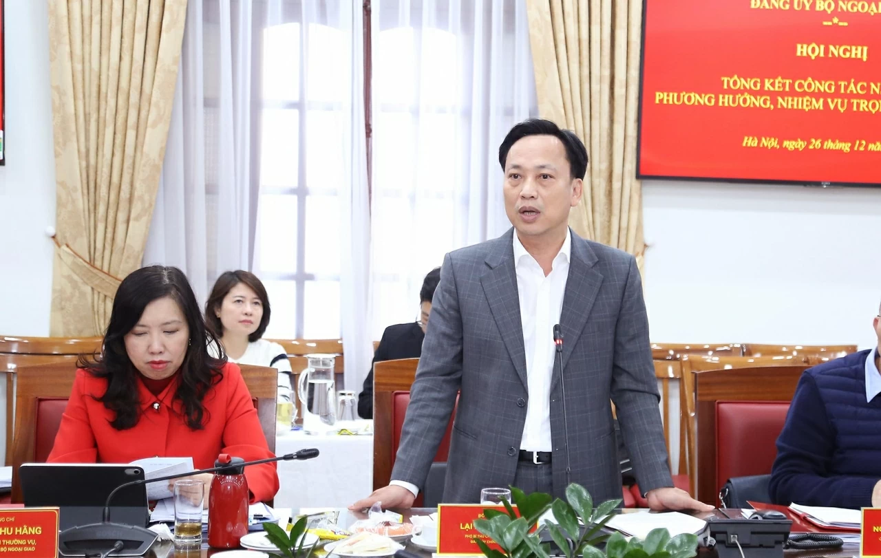 Phó Bí thư chuyên trách Đảng ủy Chính phủ Lại Xuân Lâm phát biểu tại Hội nghị. (Ảnh: Thành Long) Phó Bí thư chuyên trách Đảng ủy Chính phủ Lại Xuân Lâm phát biểu tại Hội nghị. (Ảnh: Thành Long)