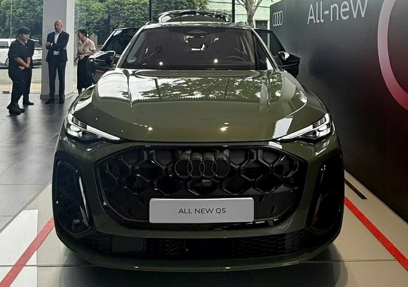 Audi Q5 thế hệ mới đã được đưa về Việt Nam để trưng bày trong khuôn khổ sự kiện ra mắt mẫu A6.