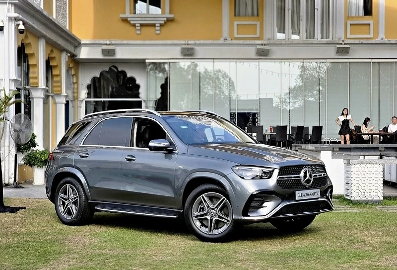 Việc không tạo ra sự khác biệt quá rõ ràng về thiết kế cho thấy Mercedes-Benz chủ động đưa công nghệ plug-in hybrid tiếp cận người dùng theo cách “mềm”. Việc không tạo ra sự khác biệt quá rõ ràng về thiết kế cho thấy Mercedes-Benz chủ động đưa công nghệ plug-in hybrid tiếp cận người dùng theo cách “mềm”.