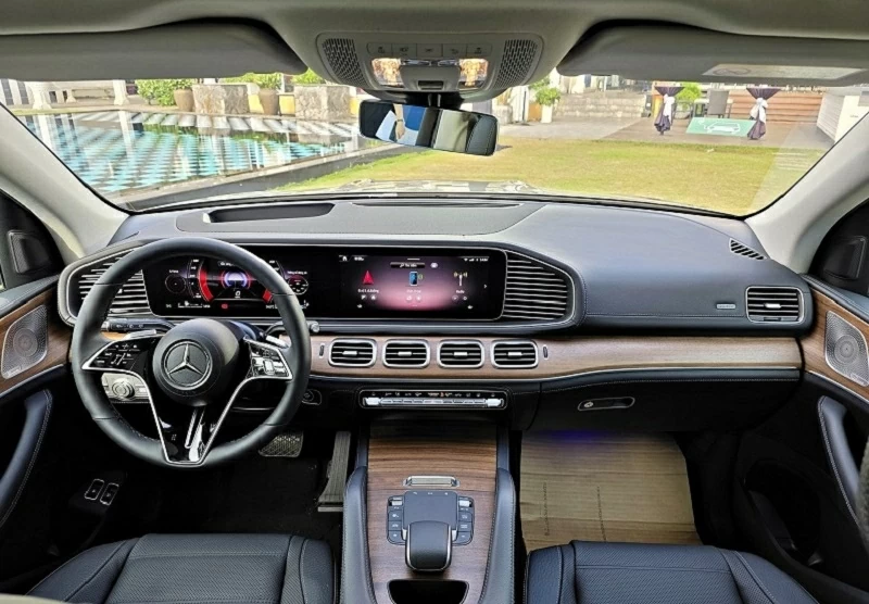 Không gian nội thất là điểm nhấn thể hiện rõ định vị cao cấp của Mercedes-Benz GLE 400e. Không gian nội thất là điểm nhấn thể hiện rõ định vị cao cấp của Mercedes-Benz GLE 400e.