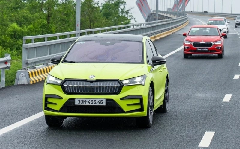 Skoda Enyaq iV đã bắt đầu lăn bánh trên đường phố Việt Nam, với ít nhất hai xe được đăng ký biển số.