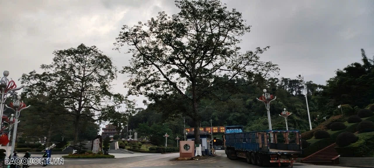 Phát huy vai trò của Cửa khẩu quốc tế Hữu Nghị trong thúc đẩy quan hệ Việt-Trung